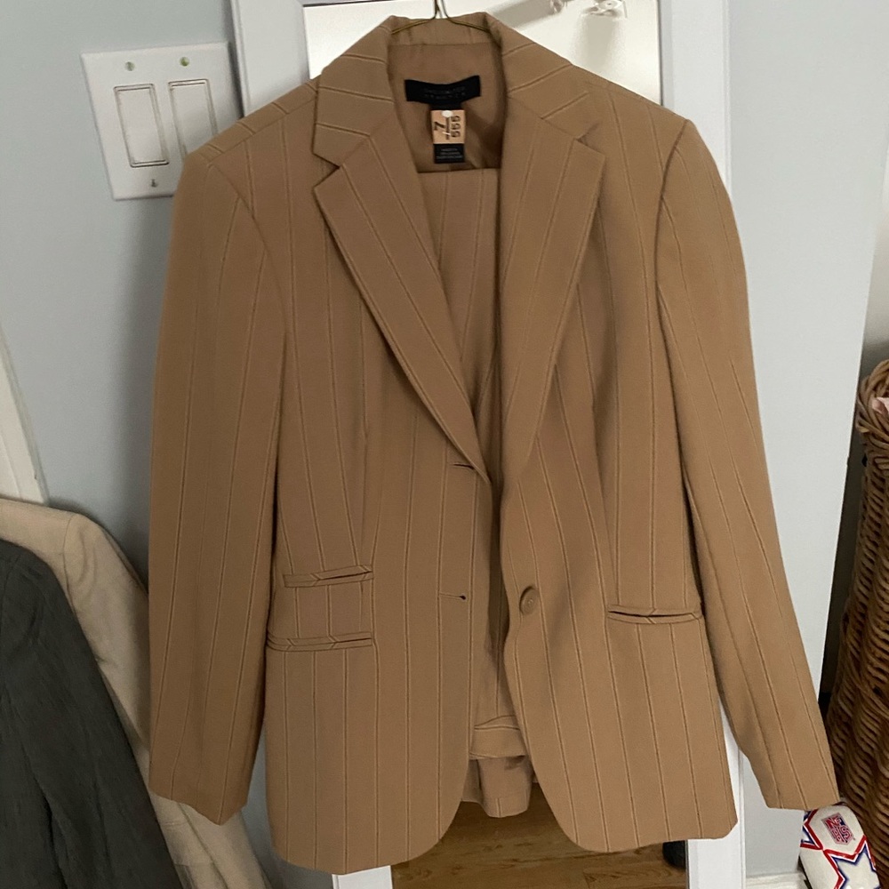 Women’s suit